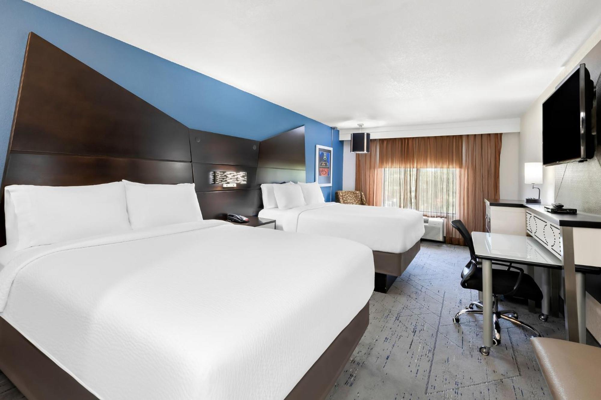 Express Atlanta Galleria-ballpark Area By Ihg Hotel 3*