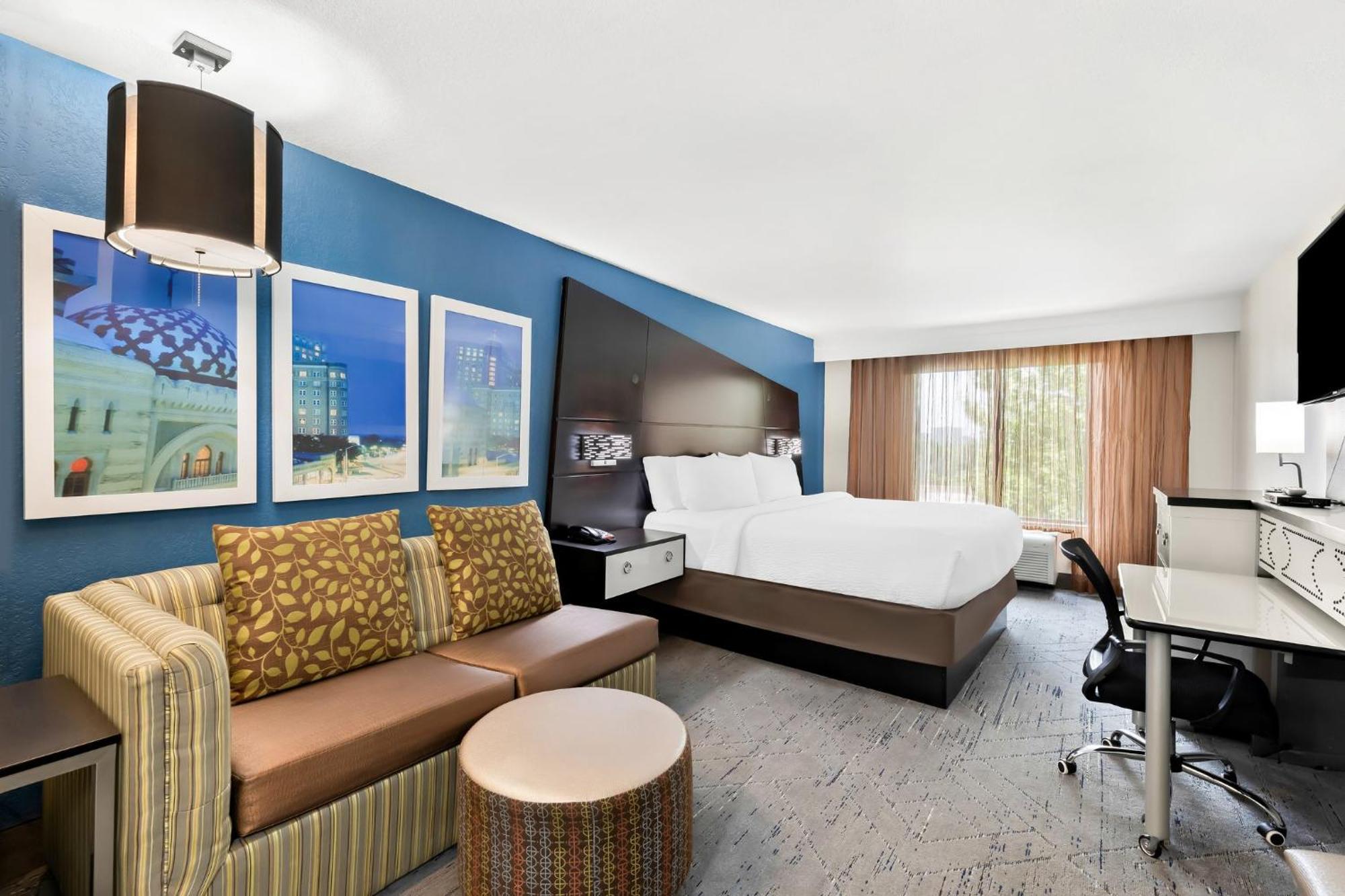 Express Atlanta Galleria-ballpark Area By Ihg Hotel