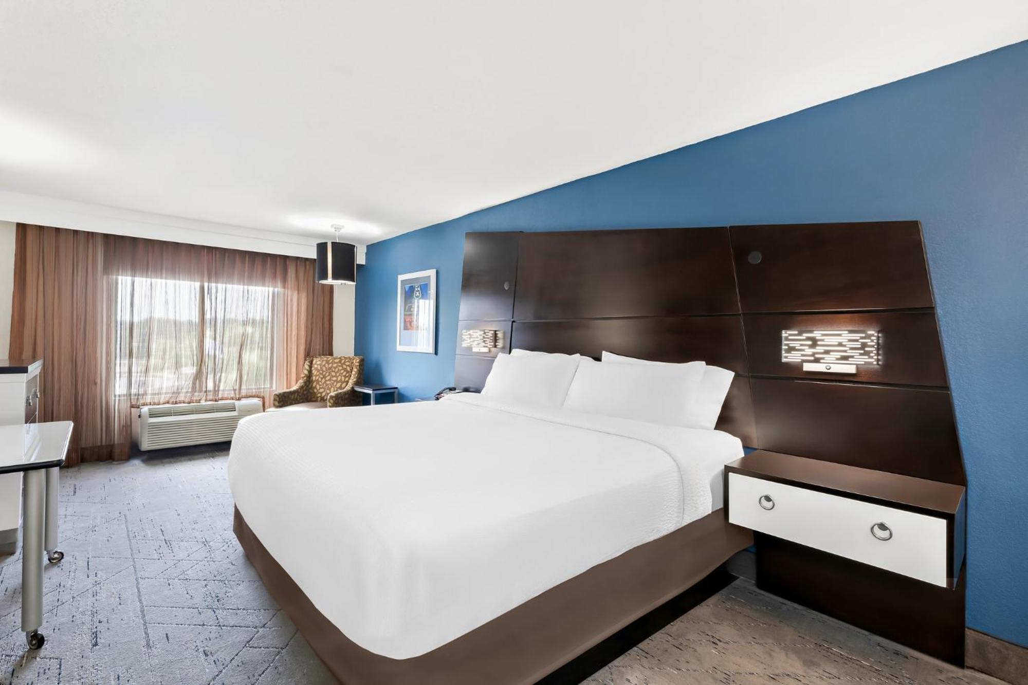Express Atlanta Galleria-ballpark Area By Ihg 3*