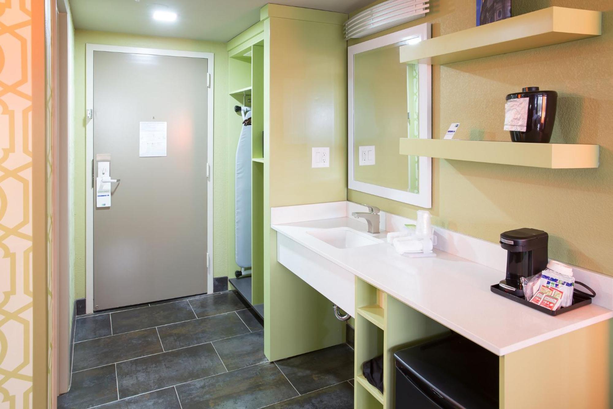 Express Atlanta Galleria-ballpark Area By Ihg Smyrna