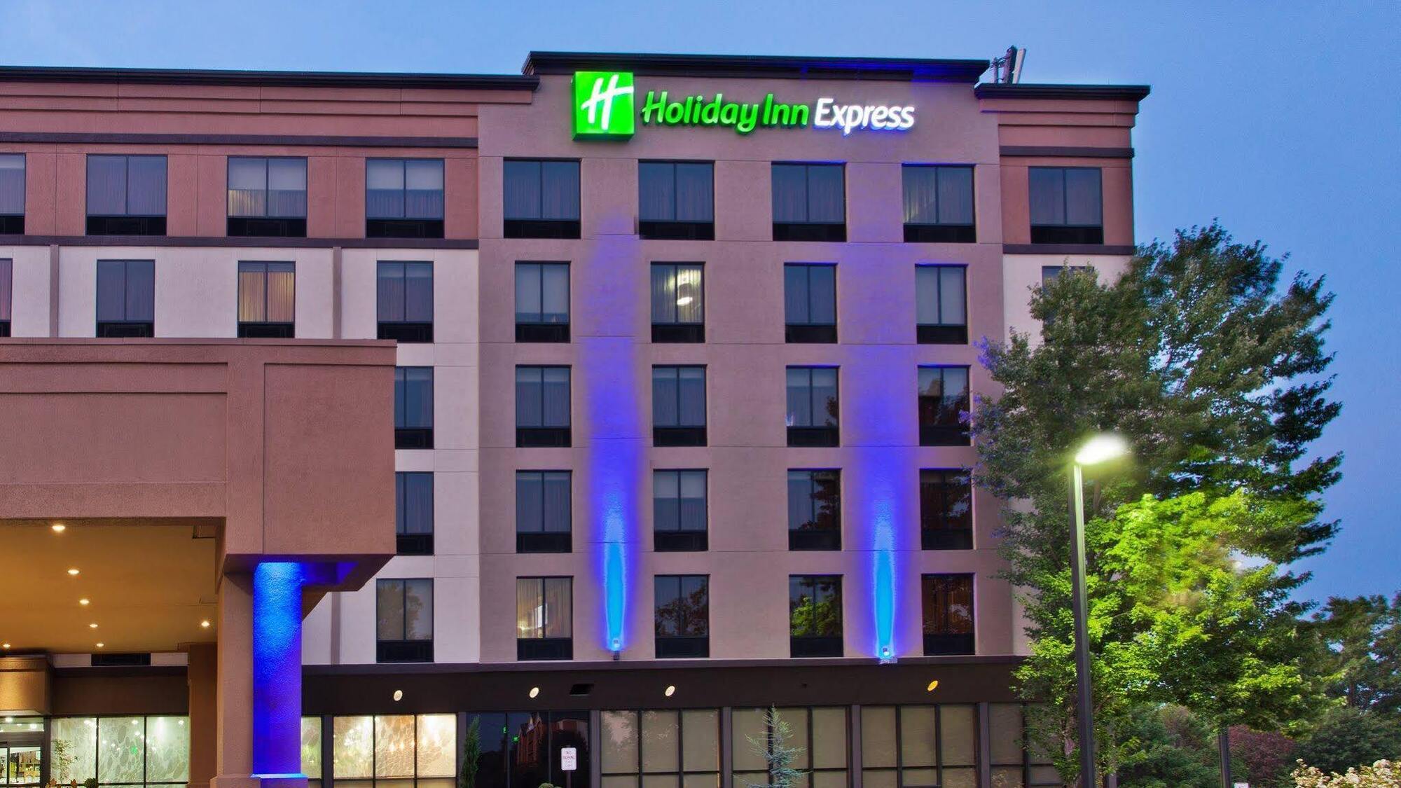Express Atlanta Galleria-ballpark Area By Ihg Hotel 3*